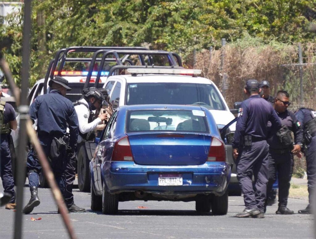 Ejecutan a tres hombres a bordo de un auto en la Jacinto López de Zamora-2