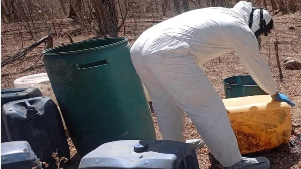 Ejército asegura más de mil 500 litros de sustancias químicas Sinaloa
