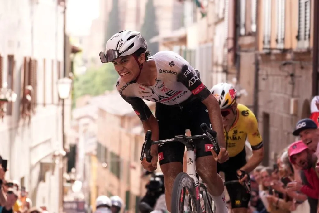 El mexicano Isaac del Toro es líder del Giro de Italia