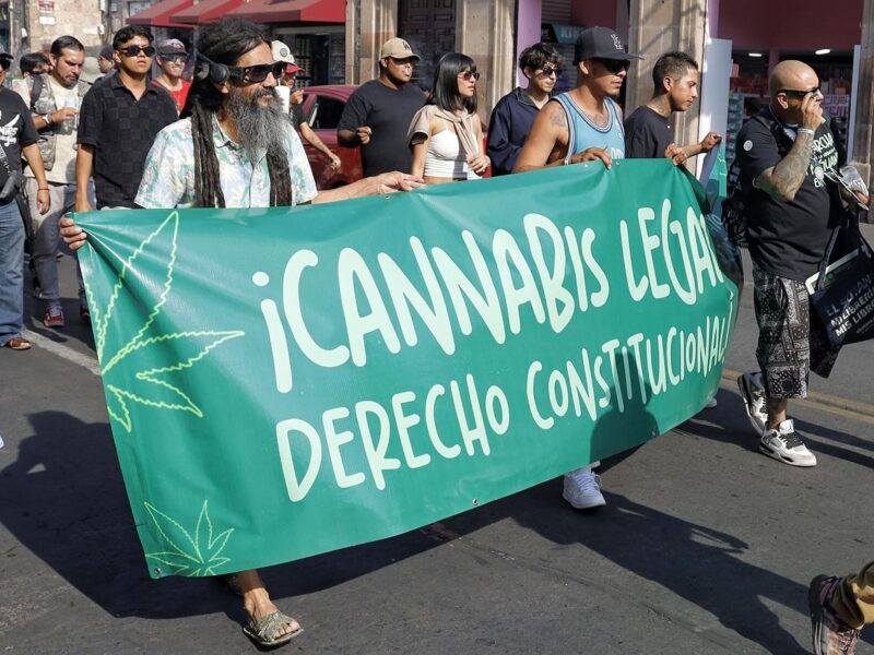 En Morelia, marchan por la legalización de la marihuana