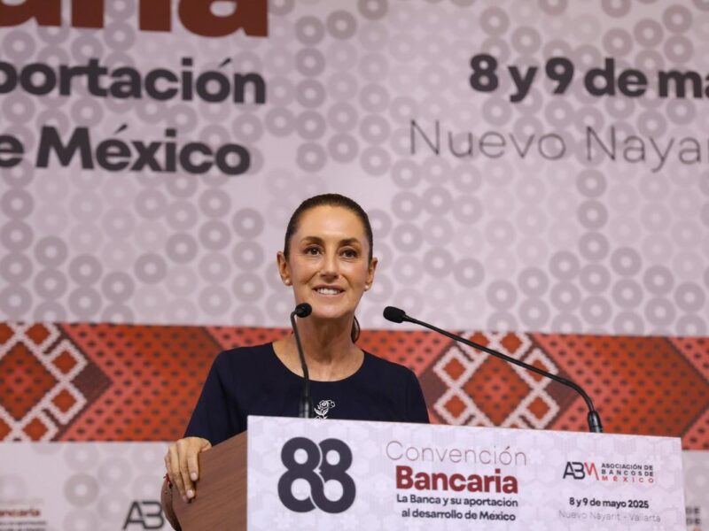En su primera Convención Bancaria, Sheinbaum se lanza contra los bancos por créditos en México