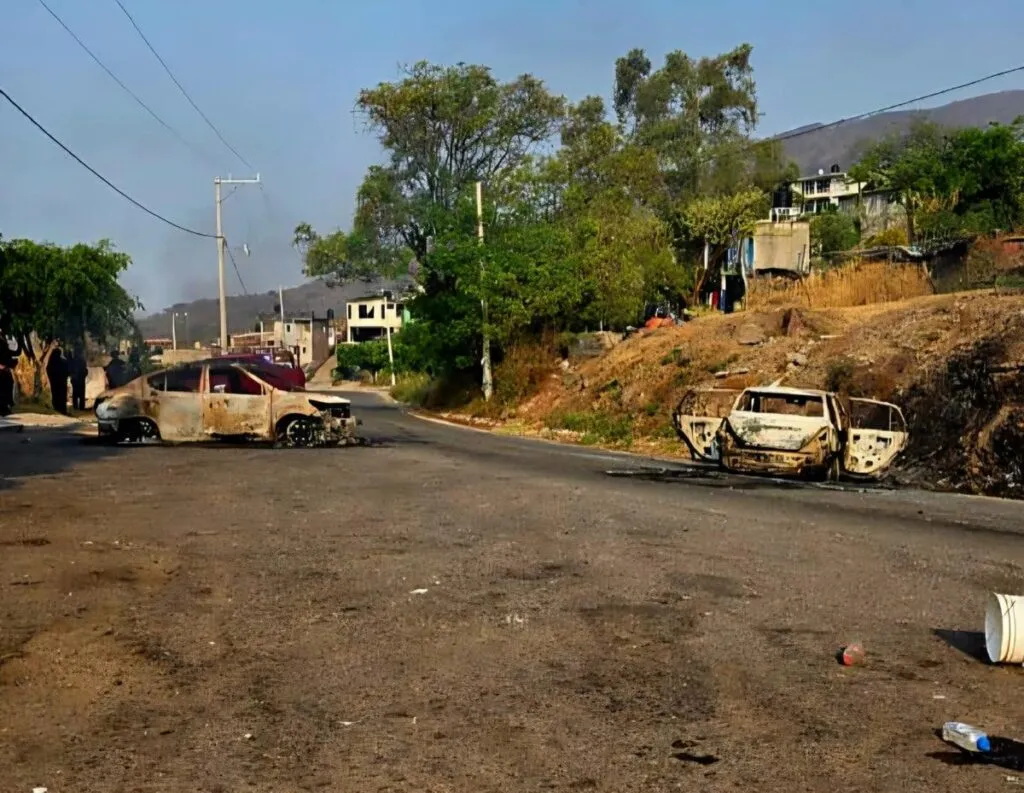 enfrentamiento CJNG y FM dejó vehículos calcinados en Benito Juárez