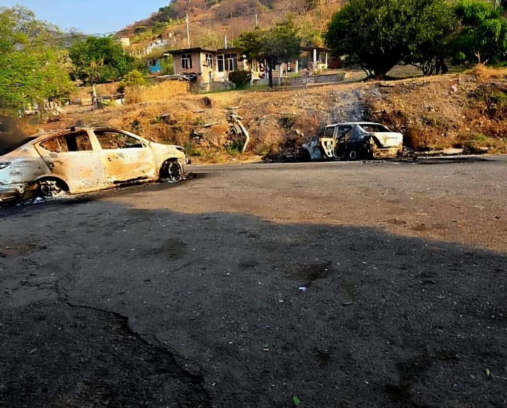 enfrentamiento CJNG y FM dejó vehículos calcinados en Benito Juárez-3