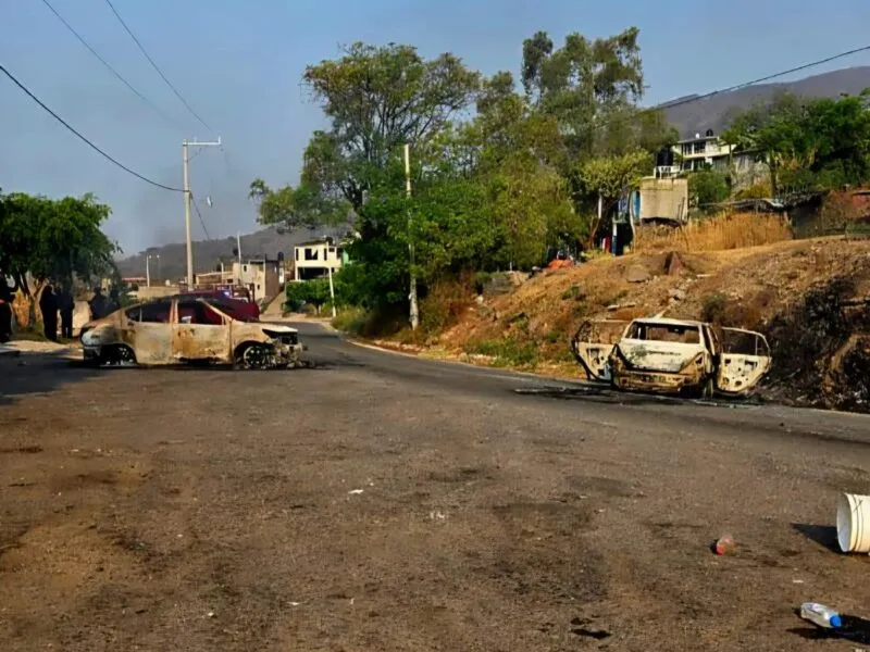 enfrentamiento CJNG y FM dejó vehículos calcinados en Benito Juárez