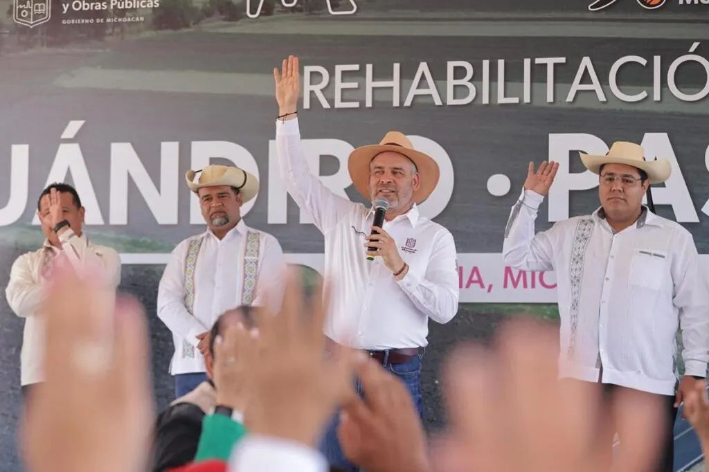 Entrega Bedolla rehabilitación del tramo carretero Puruándiro-Pastor Ortiz-1