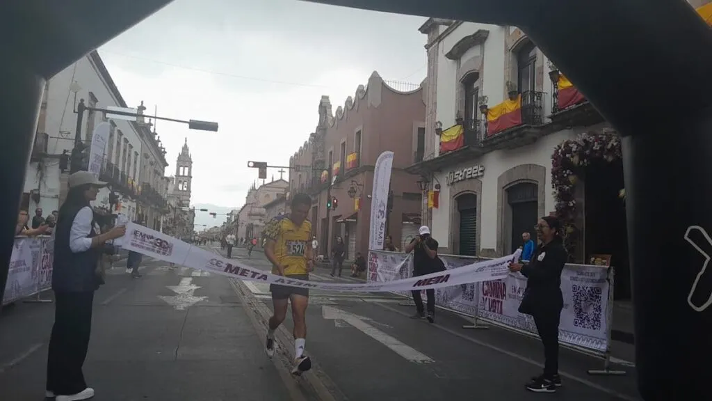 Ernesto Viveros gana carrera del IEM; convocan a votar el 1 de junio