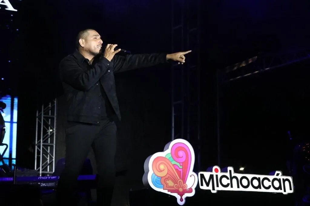 Espinoza Paz dejó su corazón a las mamás en el Festival de Origen