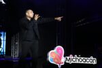 Lo intentó y sí funcionó, Espinoza Paz dejó su corazón a las mamás en el Festival de Origen