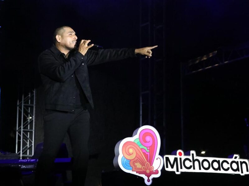 Espinoza Paz dejó su corazón a las mamás en el Festival de Origen