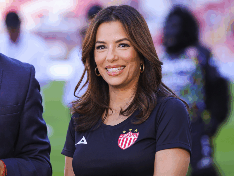 Eva Longoria toma el control del equipo Necaxa