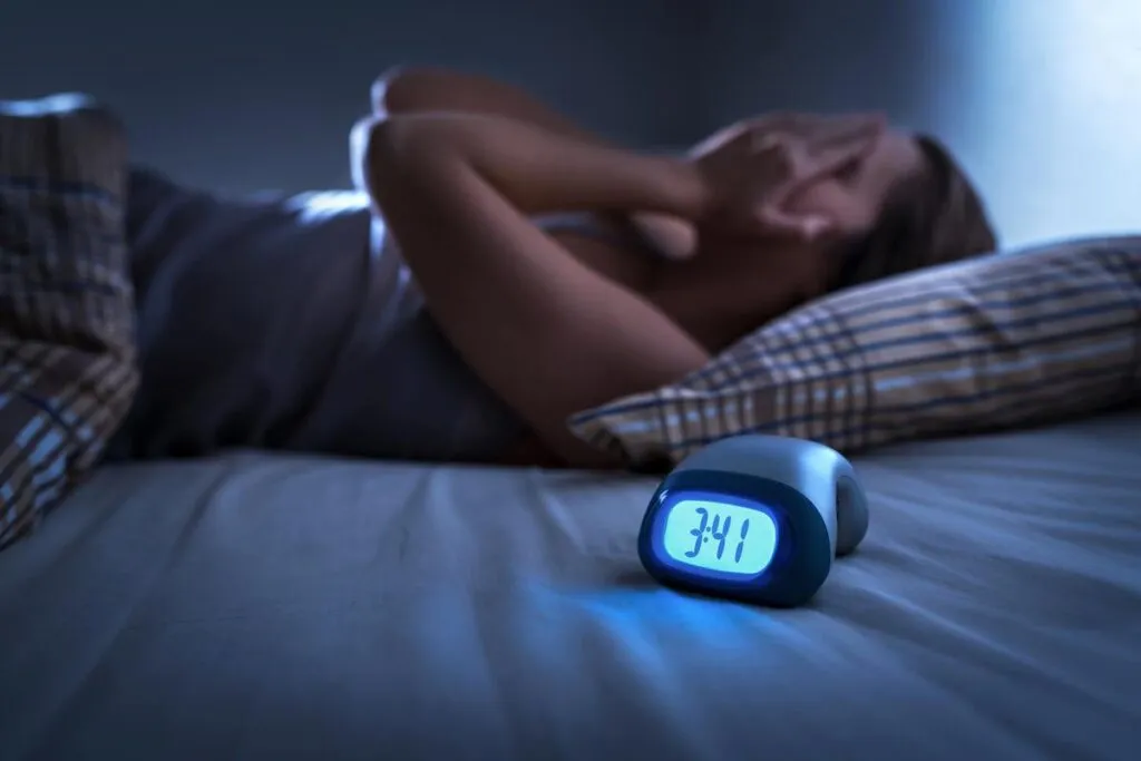 Expertos aconsejan no medicarse con melatonina para insomnio