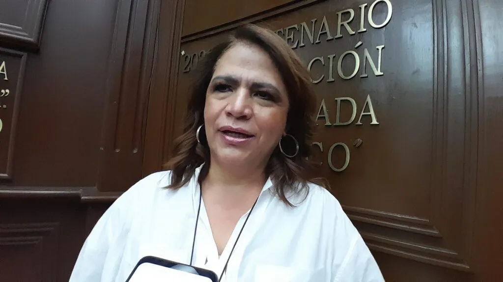 En alusión a las adhesiones que registra Raúl Morón en sus aspiraciones por la candidatura de Morena a la gubernatura de Michoacán en 2027, Fabiola Alanís asegura: “Yo no estoy en la pepena”