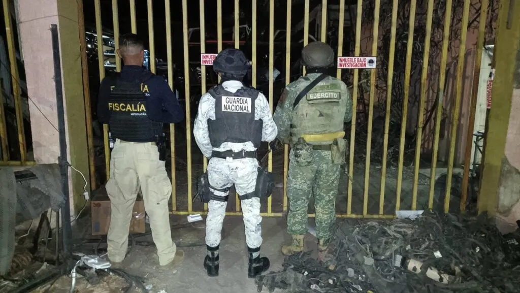 FGE realiza aseguramiento de vehículos y narcótico en Múgica y Parácuaro-1