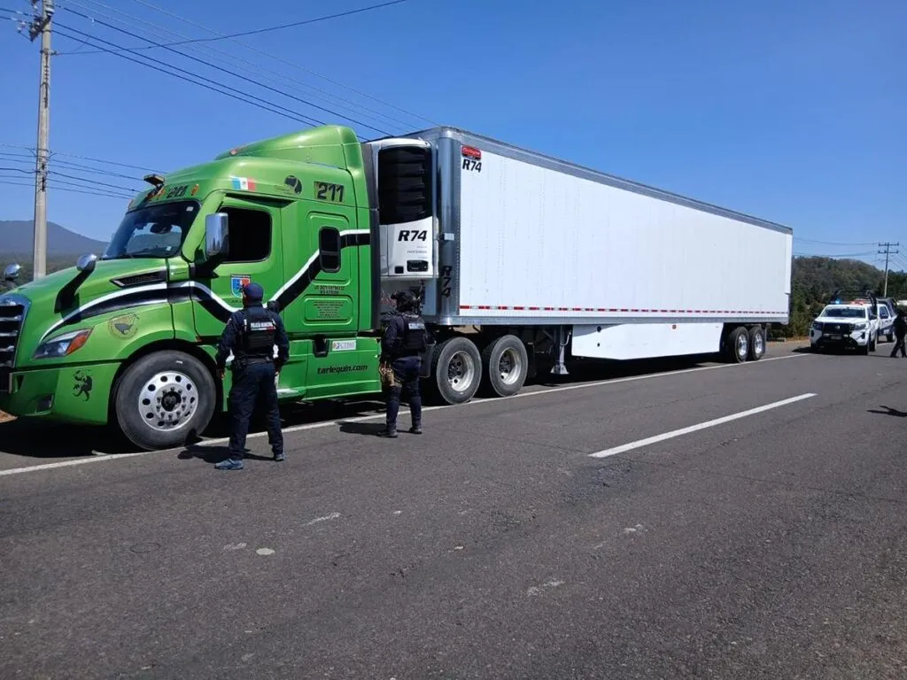 GC detiene a hombre en posición de tráiler robado, en Salvador Escalante