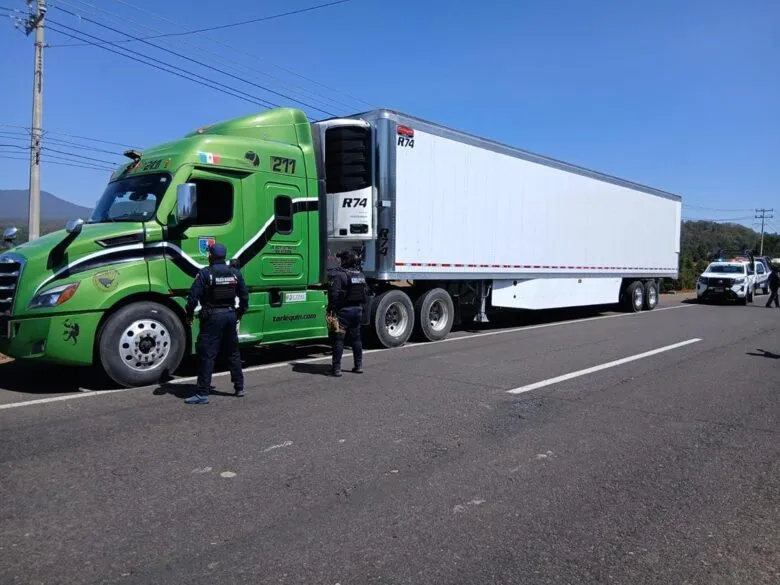 GC detiene a hombre en posición de tráiler robado, en Salvador Escalante