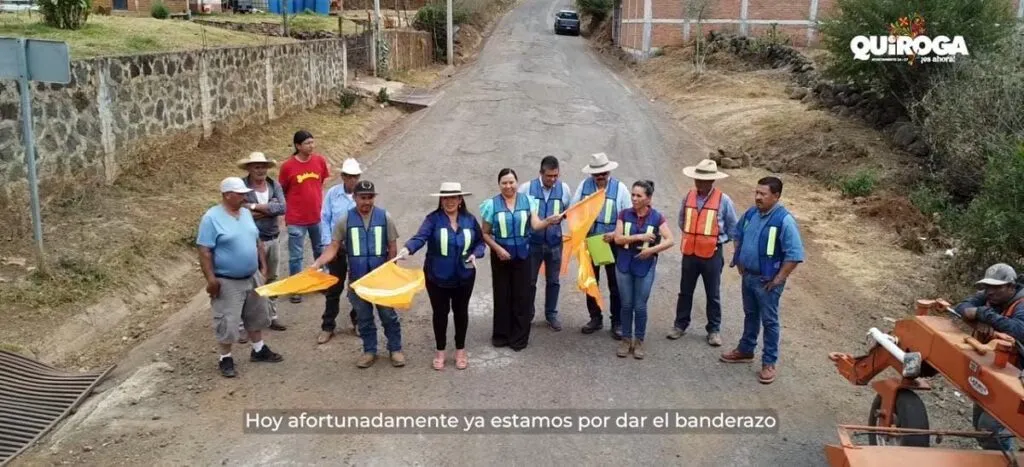 Gobierno de Quiroga, comienza la rehabilitación del acceso a Caríngaro, mejorando el tránsito y seguridad vial para la comunidad.
