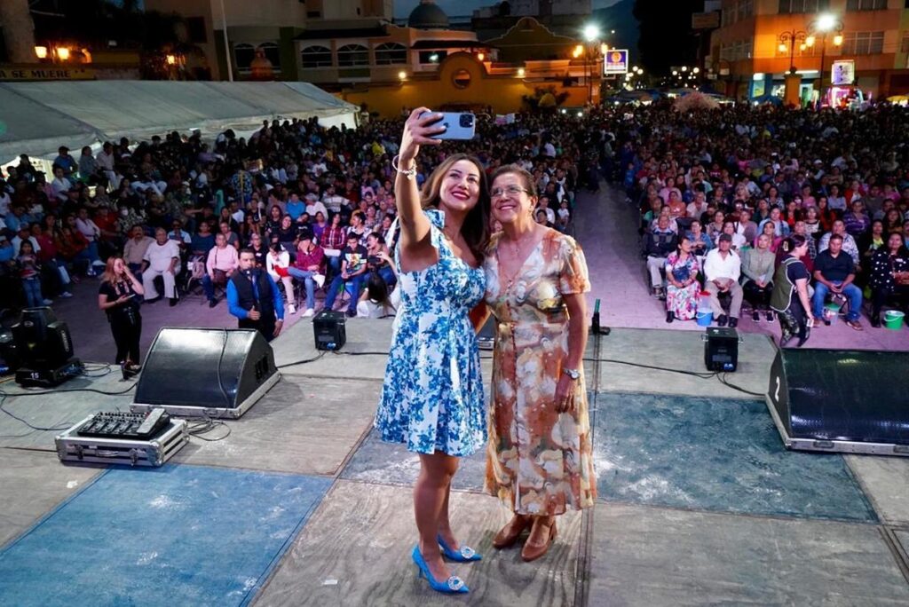 Gobierno de Zacapu celebra a lo grande el Día de las Madres con un festejo sin precedentes-1