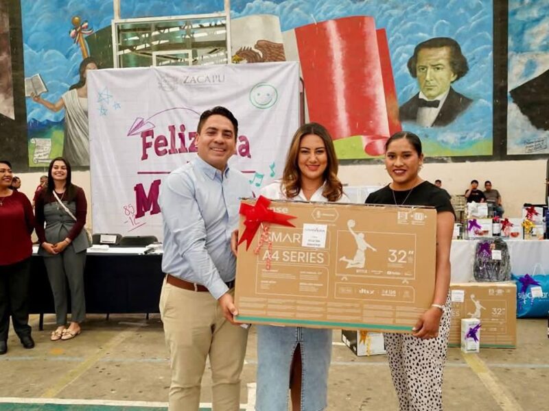 Gobierno de Zacapu celebra el Día del Maestro