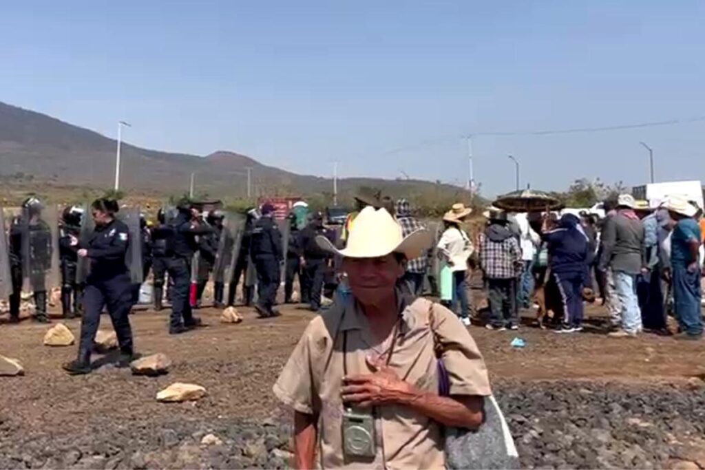 Guardia Civil reprime a afectados por obra del Segundo Anillo Periférico-1