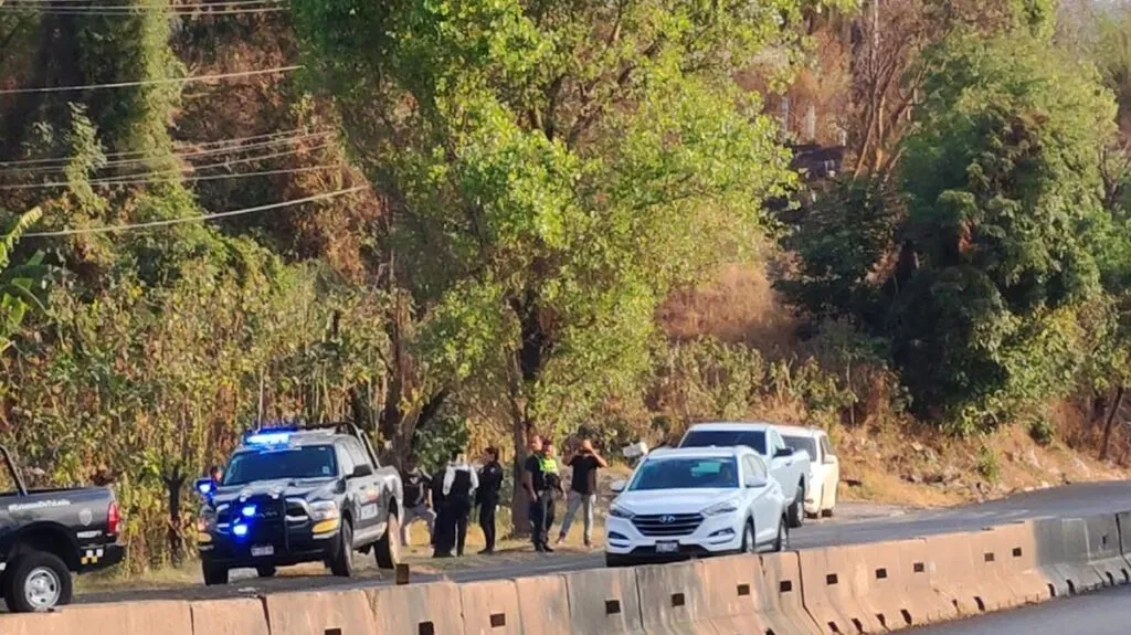 Hallan asesinado al "Maestro Sato" a la orilla de la carretera Morelia-Pátzcuaro