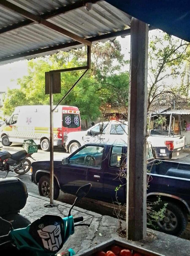 hallan cadáver en montón de basura cerca del mercado municipal de Apatazingán