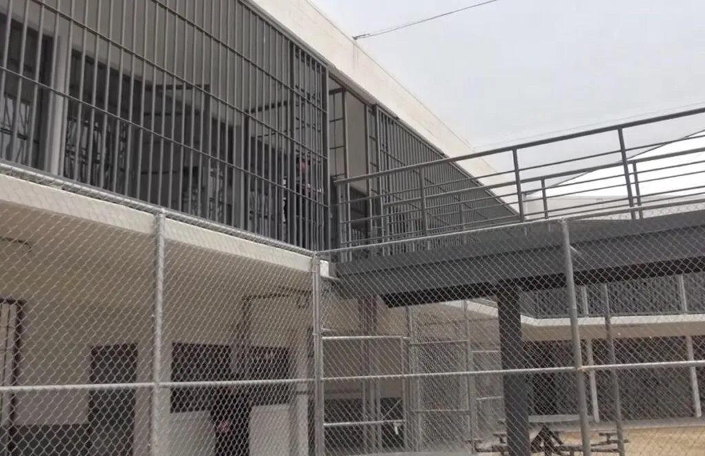 Hallan túnel en excavación al interior del penal de Aguaruto, Sinaloa, tras enfrentamiento