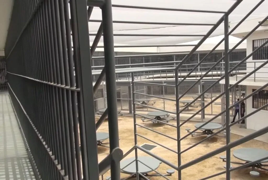 Hallan túnel en excavación al interior del penal de Aguaruto, Sinaloa, tras enfrentamiento-2
