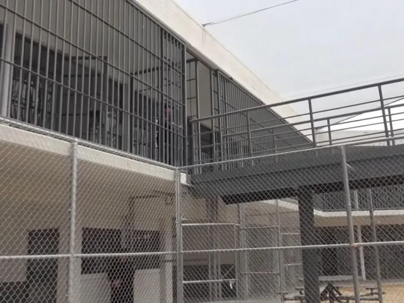 Hallan túnel en excavación al interior del penal de Aguaruto, Sinaloa, tras enfrentamiento