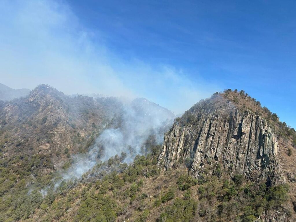 Helicóptero con helibalde y brigadistas de la SSP coadyuvaron a sofocar incendios