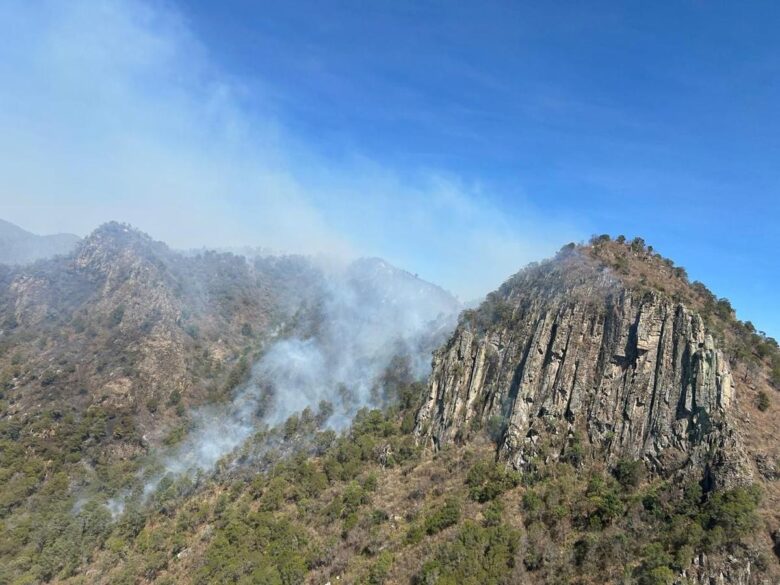 Helicóptero con helibalde y brigadistas de la SSP coadyuvaron a sofocar incendios