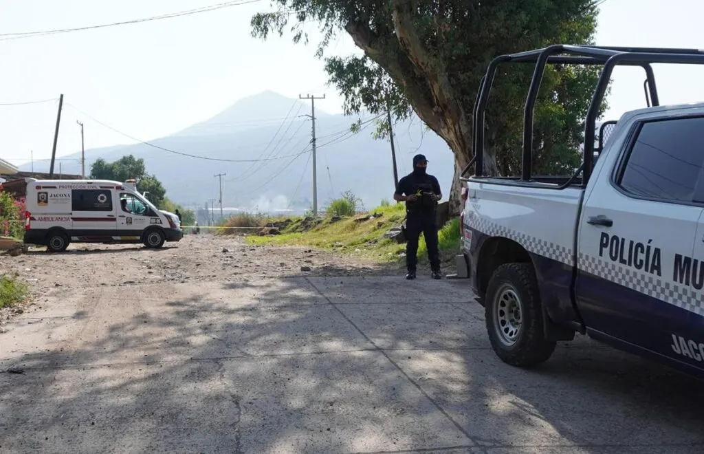 Hombre es atacado a balazos en Jacona