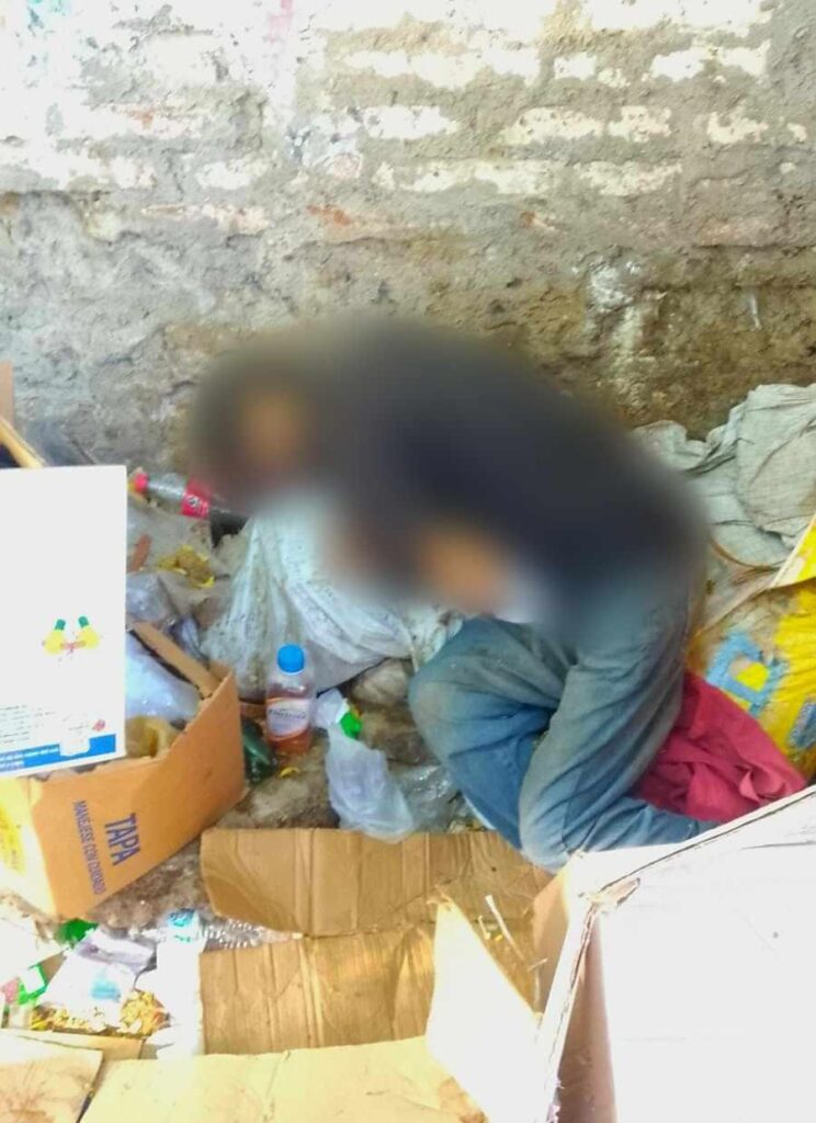 Hombrees hallado muerto entre un montón de basura a un costado del Mercado Municipal de Apatzingán