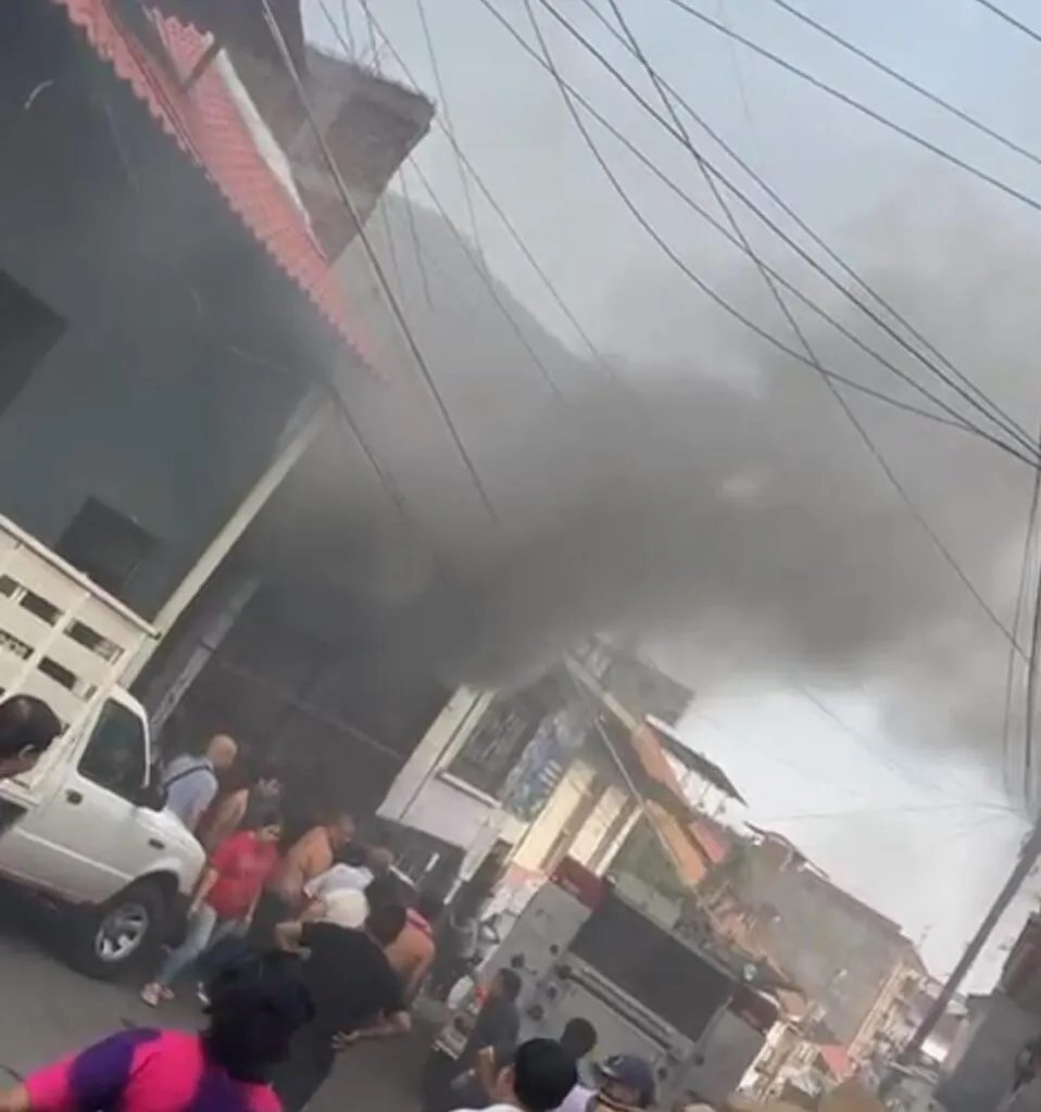 Incendio en bodega de juguetes en Uruapan; el dictamen es de pérdida total-1