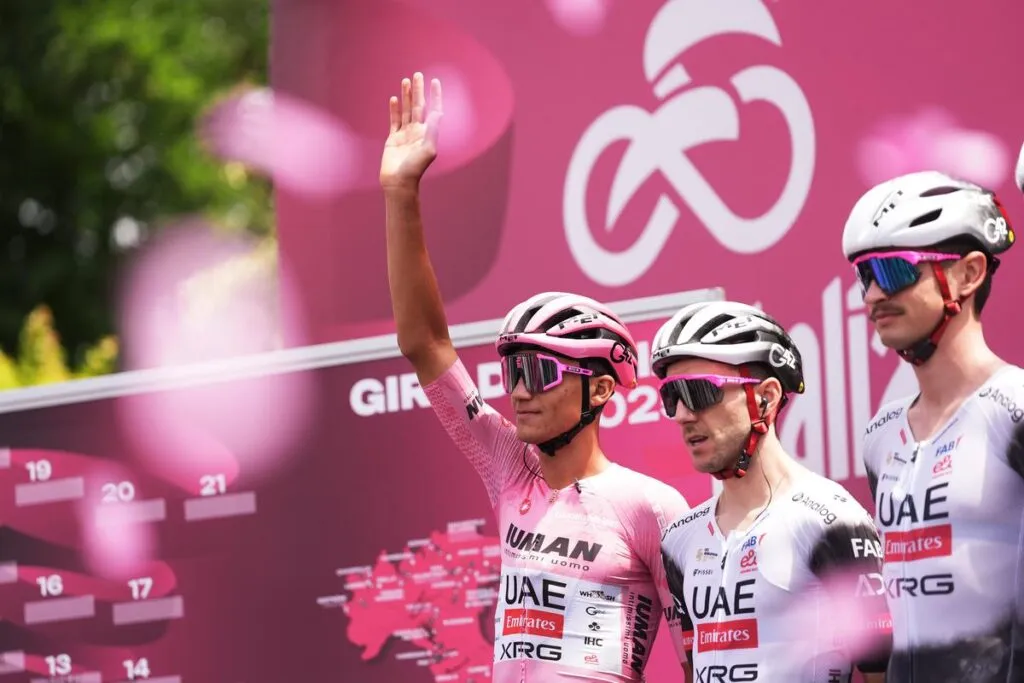 Isaac del Toro, lo volvió a hacer y sigue de líder en el Giro de Italia-1