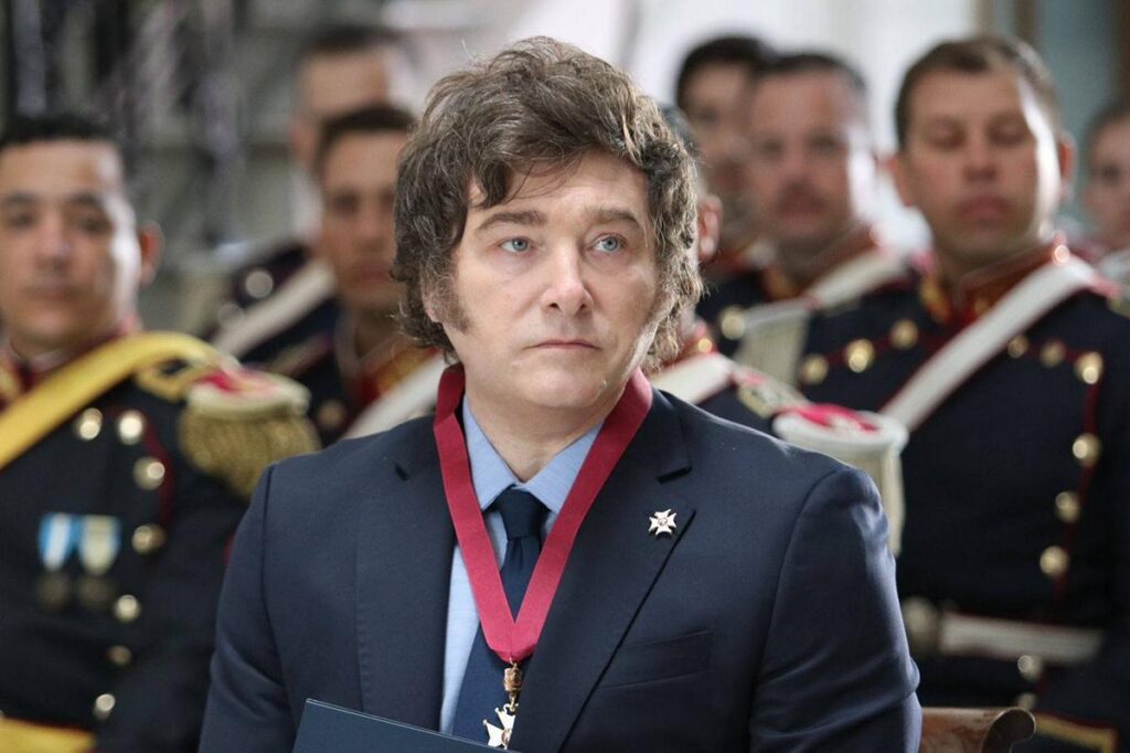 Javier Milei criticado en X tras polémico post sobre el nuevo papa León XIV