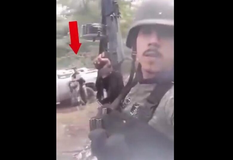 Jefe de plaza del CJNG en Coalcomán luce abrigo de abrigo de piel humana