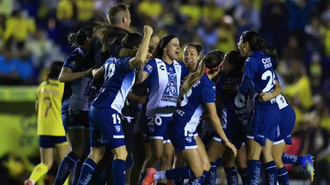 Jugadoras del Pachuca celebran el primer título de Liga MX Femenil