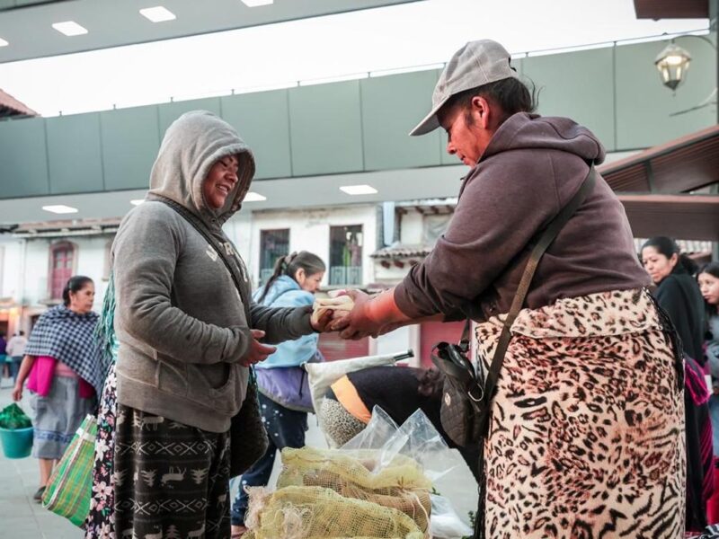 La magia del trueque se relanza en el mercado de Pátzcuaro