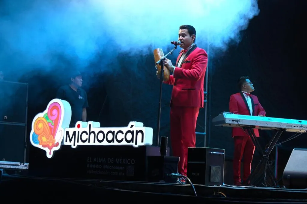 La Sonora Santanera puso a bailar a los michoacanos en el Festival de Origen-3