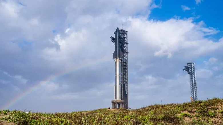 Lanza SpaceX otro cohete Starship, pero pierde el control y se desintegra