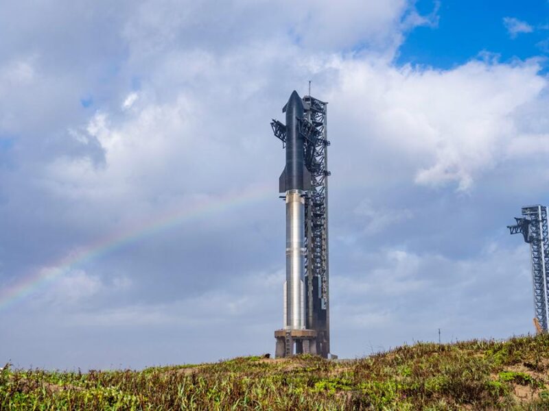 Lanza SpaceX otro cohete Starship, pero pierde el control y se desintegra