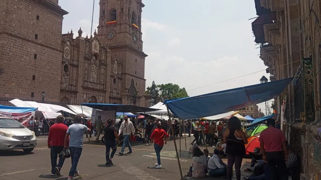 Llama gobierno de Morelia al diálogo ante plantón de la CNTE