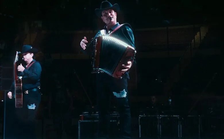 Los Alegres del Barranco podrán cantar narcocorridos en Michoacán