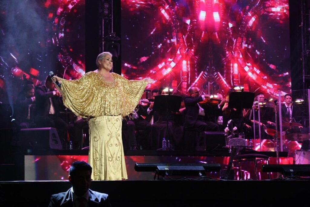 Lupita D'Alessio se presenta en concierto