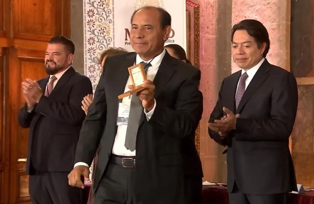 Maestro zinapecuarence es galardonado por la presidenta de México, Claudia Sheinbaum-1