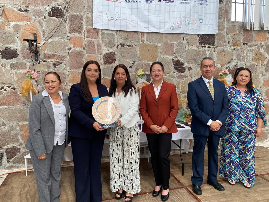 maestros, como pilares en la educación en Michoacán