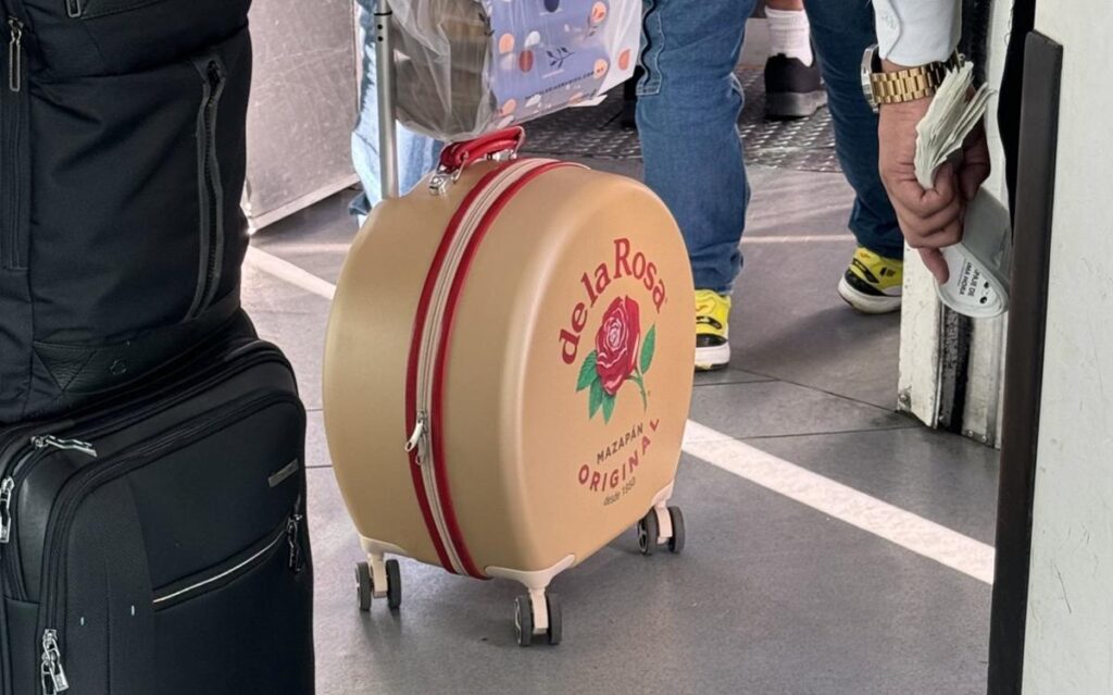Maleta en forma de mazapán