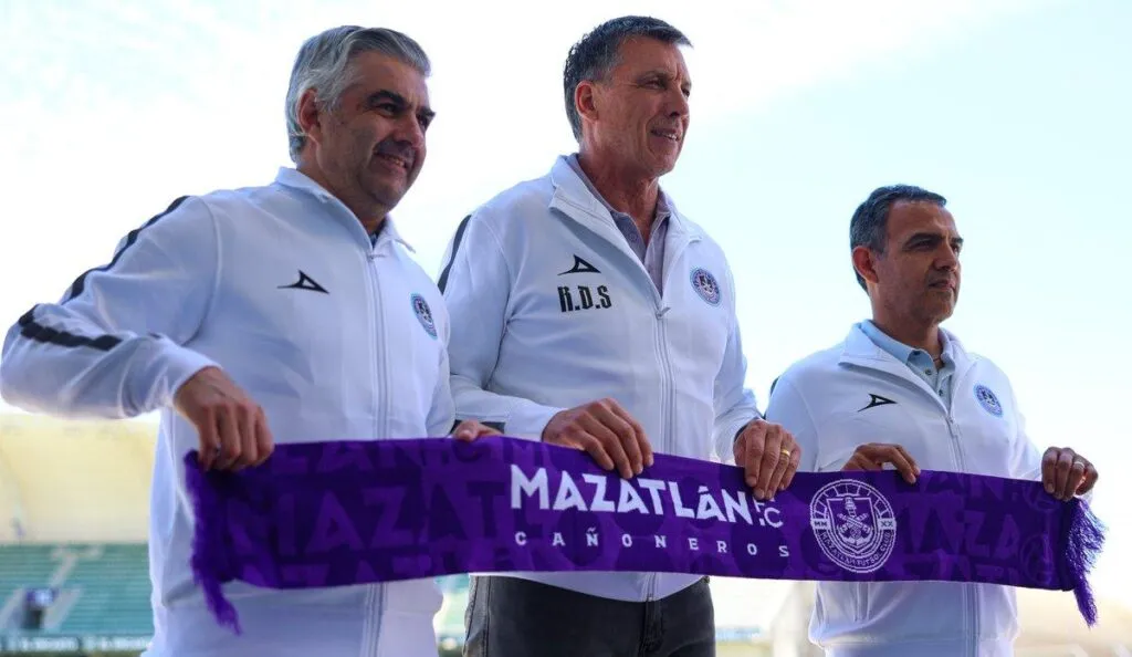 Mazatlán FC presenta a su nuevo timonel, Robert Dante Siboldi