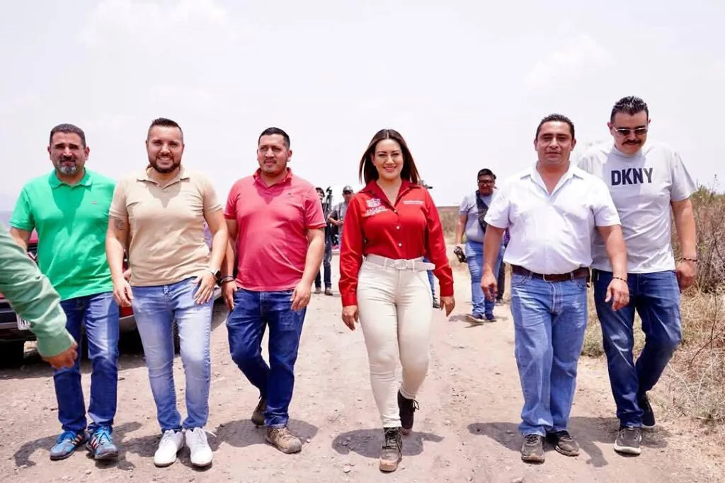 Mónica Valdez, dio el arranque al reencarpetamiento en Tariácuri-1
