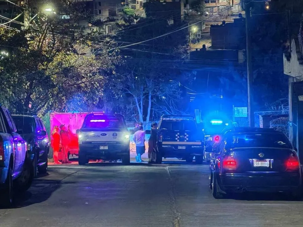 Motociclista es asesinado a balazos al sur de Morelia; una mujer queda herida